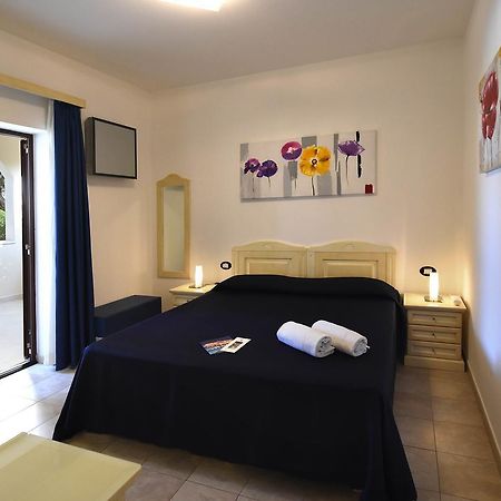 Hotel Ristorante Il Vascello Коста Рей Екстериор снимка