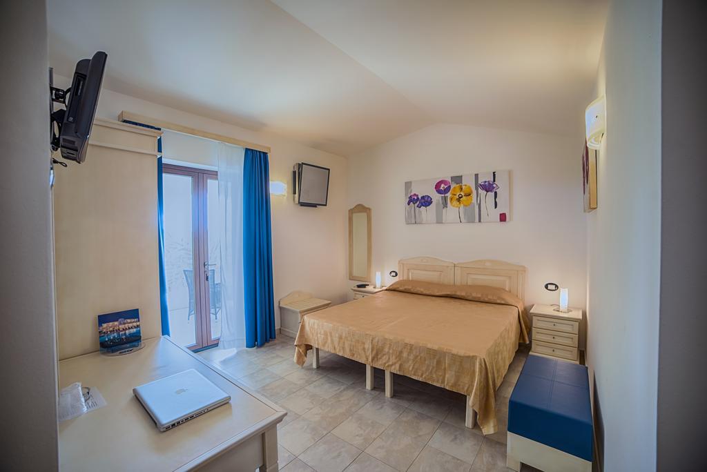 Hotel Ristorante Il Vascello Коста Рей Екстериор снимка