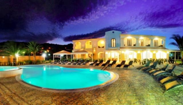 Hotel Ristorante Il Vascello Коста Рей Екстериор снимка