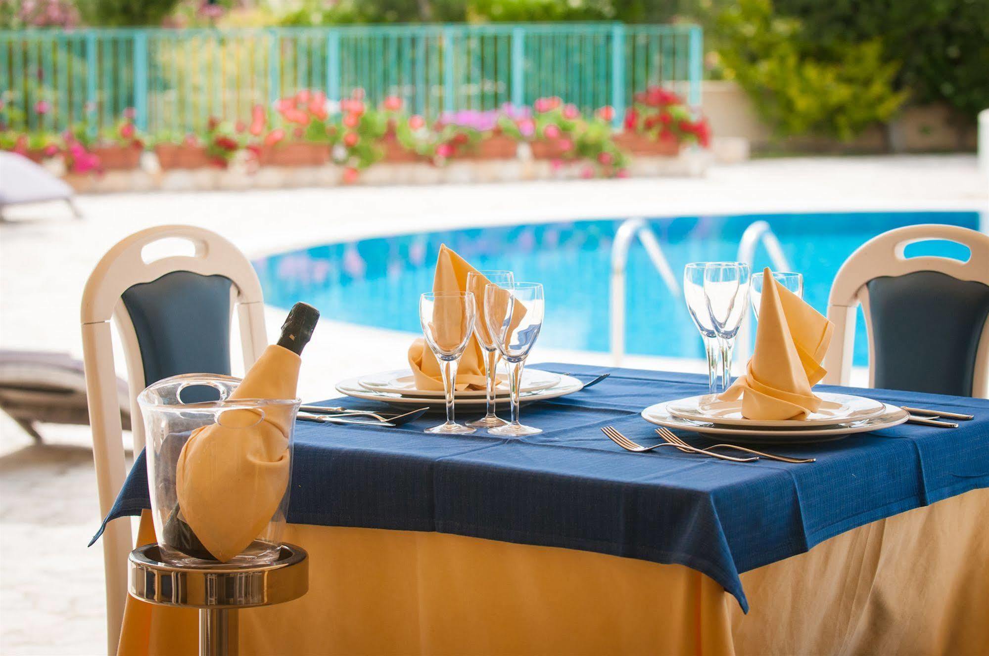 Hotel Ristorante Il Vascello Коста Рей Екстериор снимка