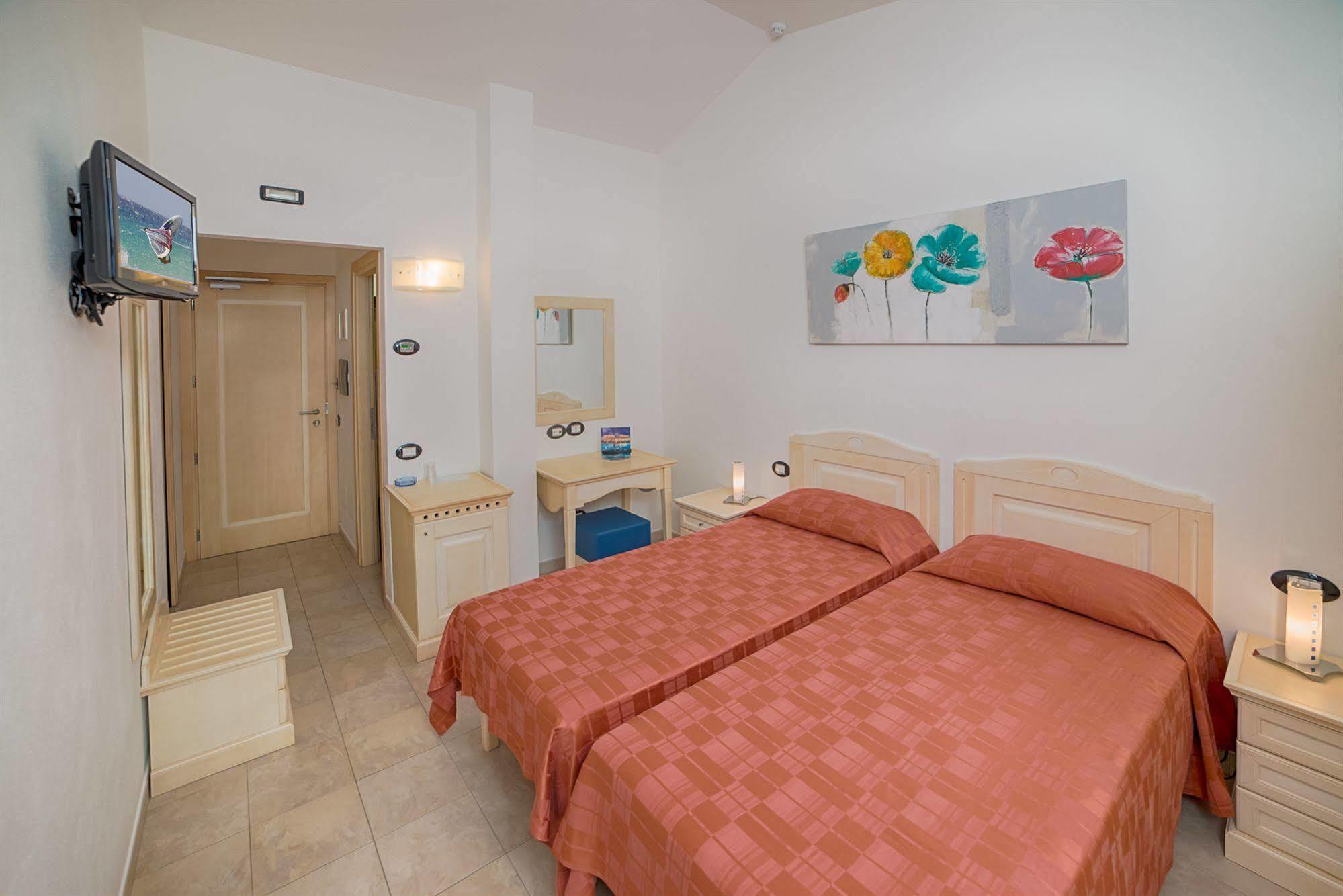 Hotel Ristorante Il Vascello Коста Рей Екстериор снимка