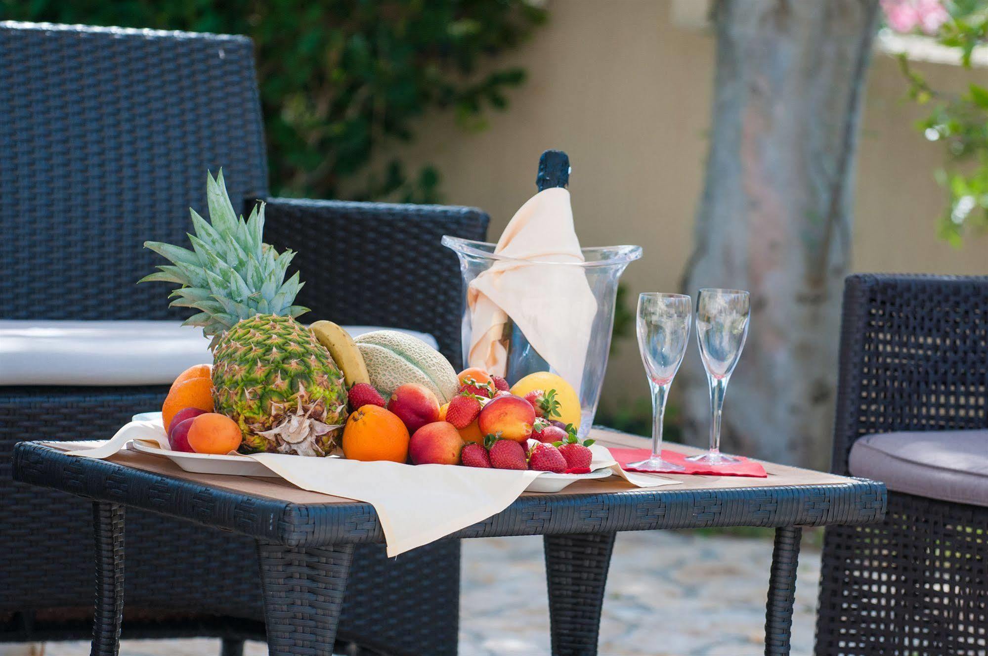Hotel Ristorante Il Vascello Коста Рей Екстериор снимка
